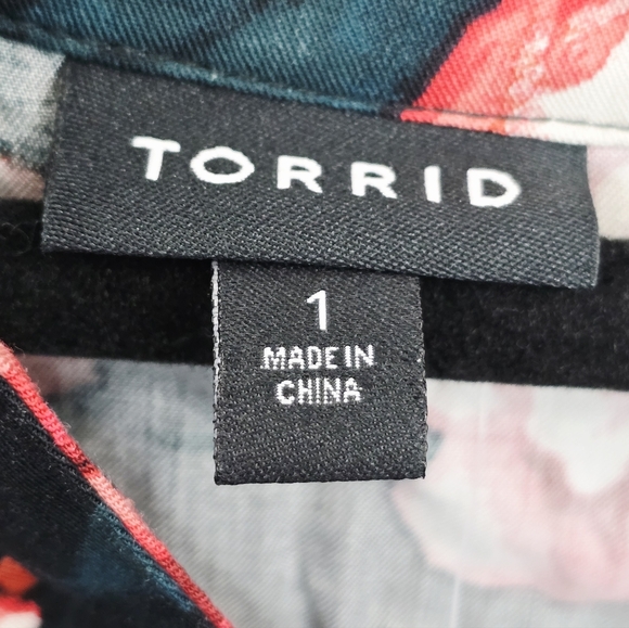 NWT Torrid Plus Size Babydoll Rayon Twill Button-Front Tiered Top - Picture 6 of 8